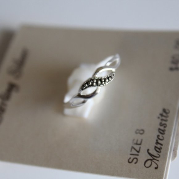 Marcasite Sterling Silver Ring Size 8 - Picture 2 of 4